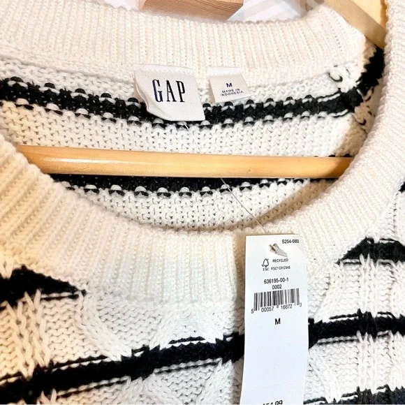 🔆 Gap Black & White Striped Cable-Knit Crewneck Sweater - Small NWT - Picture 4 of 5